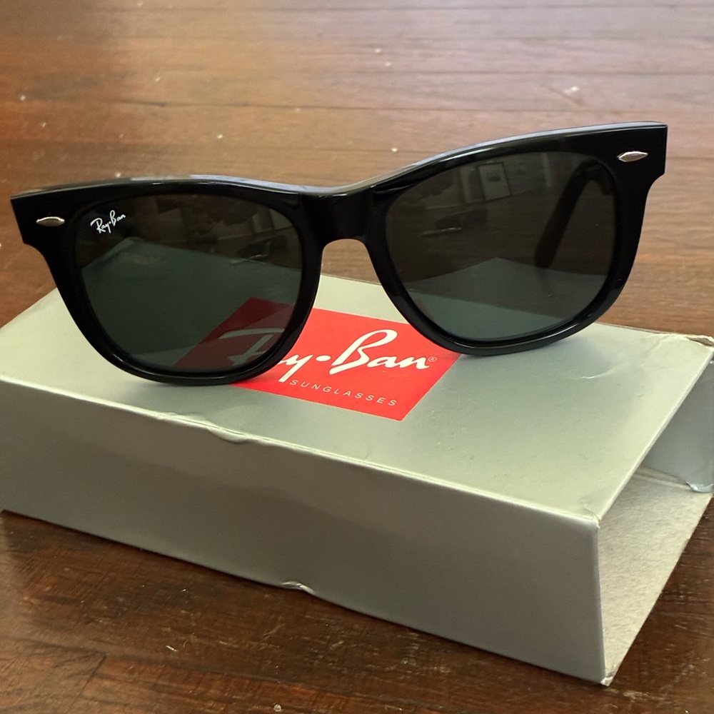 Ray-Ban Black Wayfarer Sunglasses
